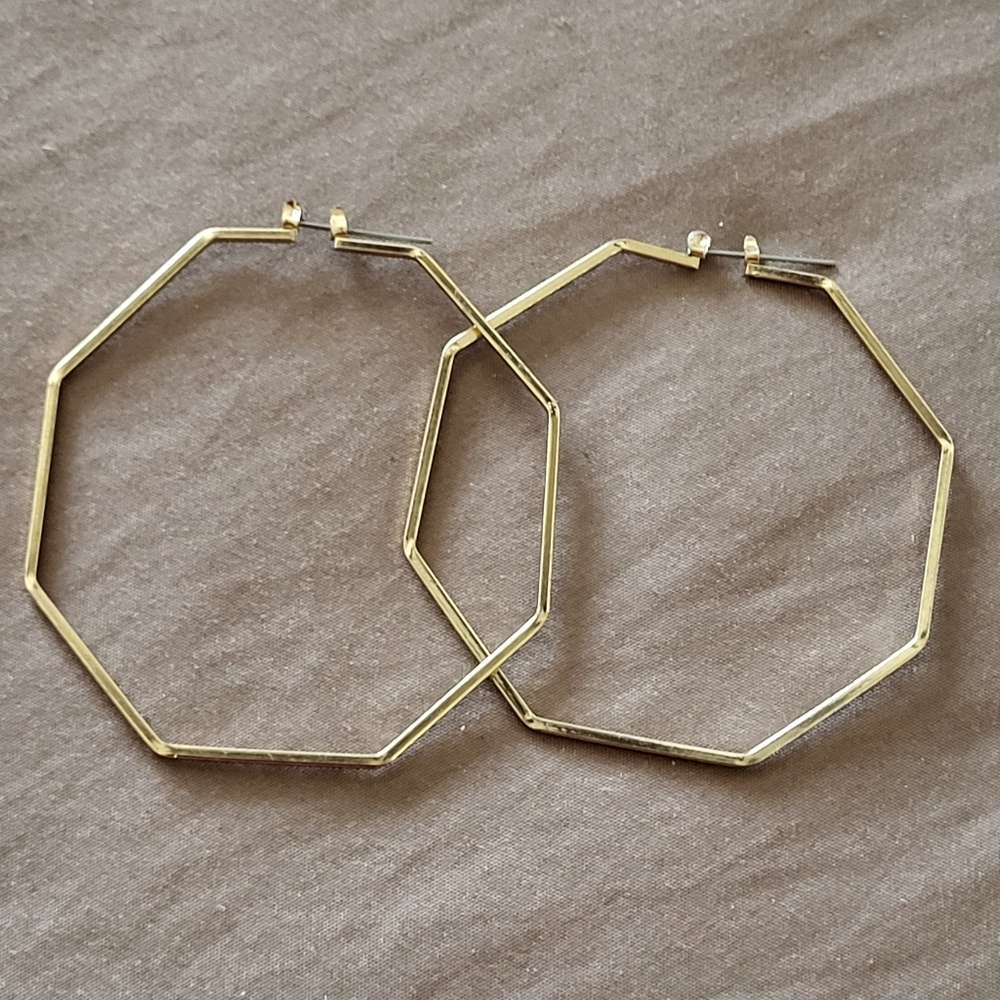 Goldtone octogon hoop earrings 2.5"